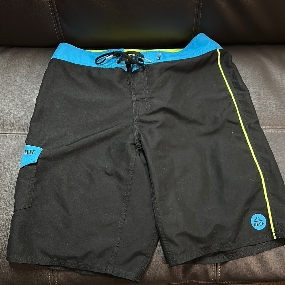 Mens reef boardshorts sz 32